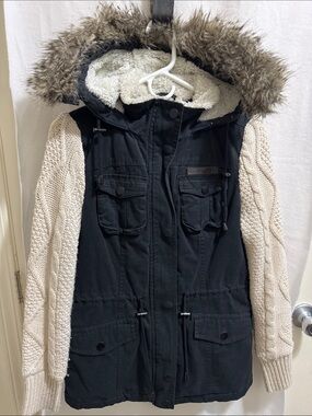 Triple five Soul-Cozy Black Hooded Parka with Cream Cable-Knit Sleeves